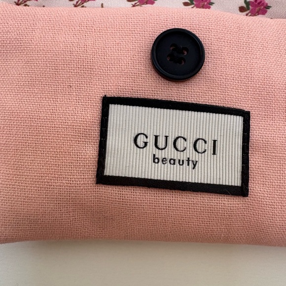 Gucci Pink Beauty Comb and Pouch Accessory Set